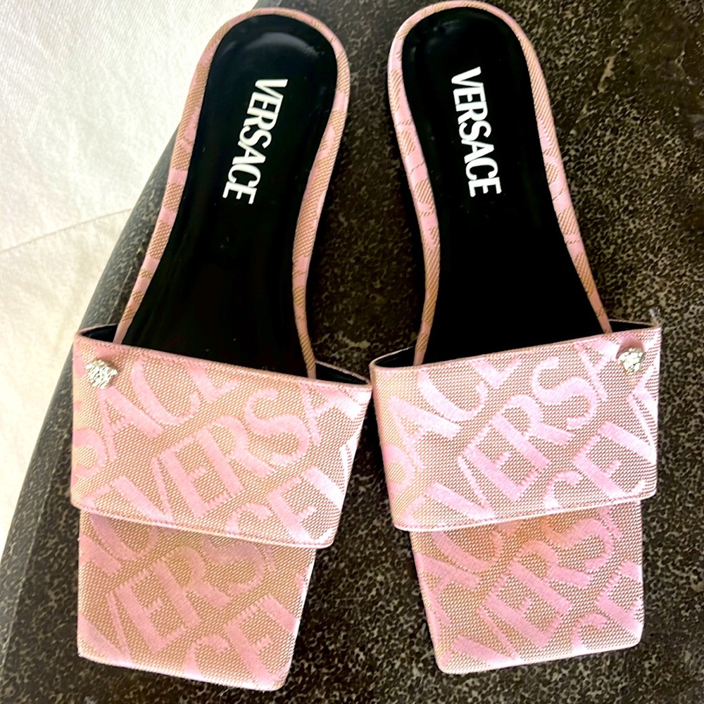 EUC authentic Versace pink logo SANDALO TESSUTO pink & tan jacquard slides 6